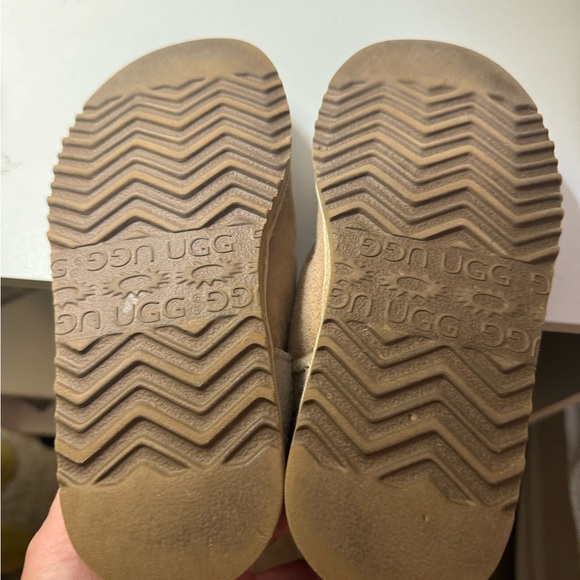 UGG classic boots. Size 5 - Picture 5 of 6